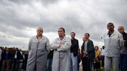 Les salariés de PSA manifestent devant leur usine d'Aulnay-sous-Bois, près de Paris le 12 juillet (AFP PHOTO MARTIN BUREAU)