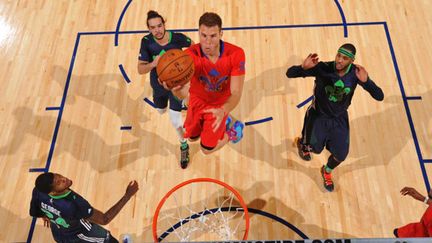 Blake Griffin en action (JESSE D. GARRABRANT / NBAE / GETTY IMAGES)