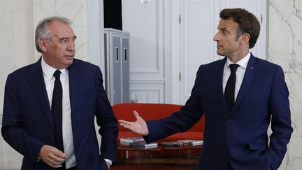 François Bayrou (G) et Emmanuel Macron (D), le 7 février 2024. (LUDOVIC MARIN / POOL)