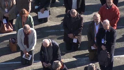 Pédocriminalité dans l’Église : les évêques effectuent une messe de repentance (FRANCE 3)