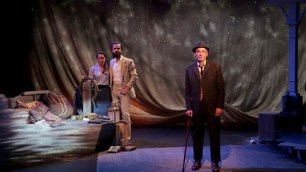 Anne Plantey, Amaury de Crayencour et Benoit Solès dans "La maison du loup", une pièce de Benoit Solès. (FABIENNE RAPPENEAU)