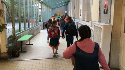 Les élèves rentrent en cours dans une école de&nbsp;Nancy, en septembre 2019. (GUILLEMETTE FRANQUET / RADIOFRANCE)