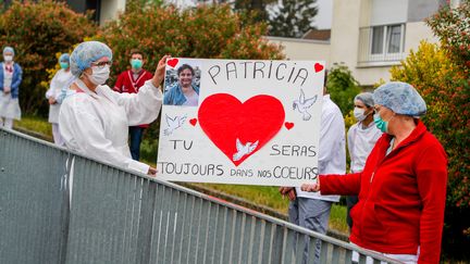 Le 28 avril 2020, le personnel de l'Ehpad&nbsp;La Rosemontoise à Valdoie (Territoire de Belfort)&nbsp;avait rendu hommage à Patricia Boulak, une aide soignante de l'Ephad qui est décédée le 4 avril du coronavirus (photo d'illustration). (MICHAEL DESPREZ / MAXPPP)