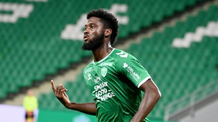 L'attaquant stéphanois Jean-Philippe Krasso face à Bastia, lors de la 6e journée de Ligue 2, à Saint-Etienne, le 30 août 2022. (PHILIPPE VACHER / MAXPPP)