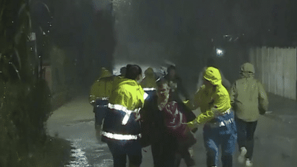 C’est toute l’Europe qui n’a pas été épargnée par le passage de la tempête Ciaran. Le bilan s’est alourdi à 16 morts dont six en Italie. C’est principalement la Toscane qui a été touchée avec des précipitations records. (franceinfo)