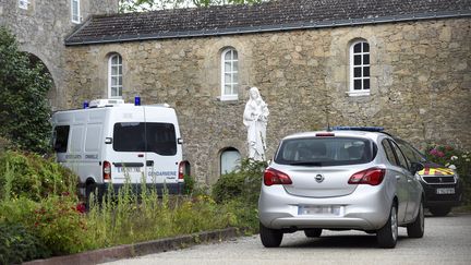 A son arrivée en France, le suspect du meurtre du père Olivier Maire, très pieux, s'est mis sous la protection de la communauté catholique. Il était hébergé par cette homme d'Eglise depuis plusieurs mois, à Saint-Laurents-sur-Sèvre, en Vendée.&nbsp; (SEBASTIEN SALOM-GOMIS / AFP)