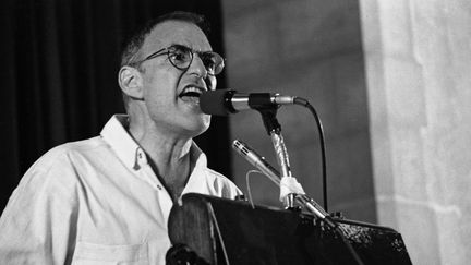 Le dramaturge et militant Larry Kramer à la conférence sur le sida du Village Voice à New York, le 6 juin 1987 (CATHERINE MCGANN / HULTON ARCHIVE / GETTY IMAGES)