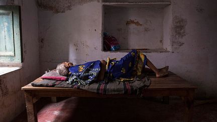 Agé de105 ans, elle est veuve. Son mari est mort dans cette même auberge, il y a environ 18 ans. Elle désirait mourir au même endroit que lui.
 
 (REUTERS / Danish Siddiqui)