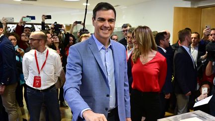 Le chef du gouvernement espagnol, le socialiste Pedro Sanchez, vote à Madrid lors des législatives, dimanche 28 avril 2019. (JAVIER SORIANO / AFP)