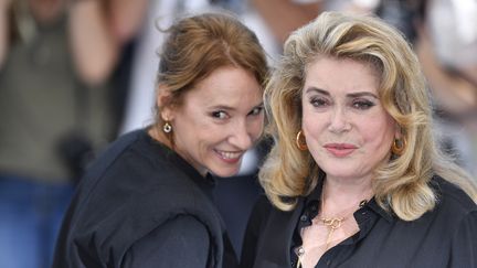 Emmanuelle Bercot et Catherine Deneuve à Cannes 2021 (MUSTAFA YALCIN / ANADOLU AGENCY)