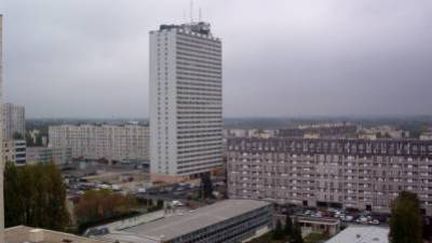 L'enfant est tomb&eacute; mardi 5 juin 2012 de la Tour Rodin, un immeuble de 30 &eacute;tages du quartier du Bois l'Abb&eacute;, &agrave;&nbsp;Champigny-sur-Marne&nbsp;(Val-de-Marne). (FRANCE 3)