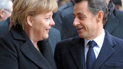 La chancelière Angela Merkel et le président Nicolas Sarkozy au sommet franco-allemand de Fribourg, le 10 décembre 2010 (AFP/FREDERICK FLORIN)