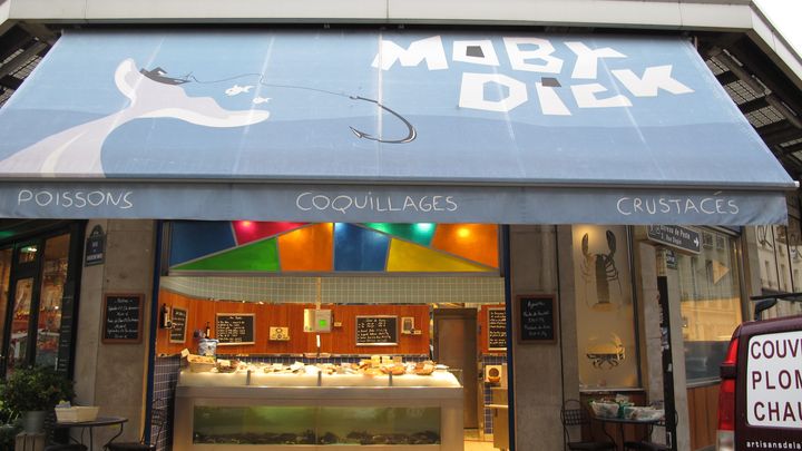 Le Moby Dick, la poissonnerie de G&eacute;rard Depardieu, au 50 rue du Cherche-Midi, dans le 6e arrondissement de Paris. (LOUIS SAN / FRANCETV INFO)