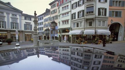 Le centre-ville de Zurich (Suisse), en d&eacute;cembre 2011.&nbsp; (HANS JOACHIM ELLERBROCK / BILDERBERG / AFP)