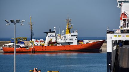 Le navire humanitaire "Aquarius", le 30 juin, lors d'une escale technique au port de Marseille. (GERARD BOTTINO / CROWDSPARK / AFP)