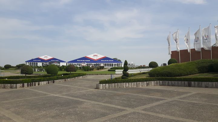 Le centre des médias et l'espace dédié aux joueurs de l'Open de France au Golf national (Fabrice Rigobert Radio France)