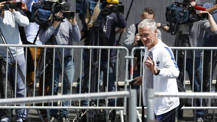 Le sélectionneur de l'équipe de France de football Didier Deschamps arrivant à Biarritz (Pyrénées-Atlantiques), au premier jour du stage préparatoire des Bleus en vue de l'Euro, le 17 mai&nbsp;2016. (MAXPPP)