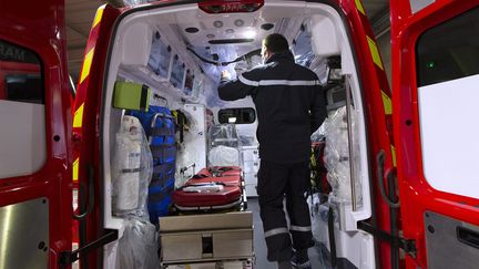 Ambulance des sapeurs-pompiers du Gard à Nîmes (illustration), le 14 avril 2020. (GUILLAUME BONNEFONT / MAXPPP)