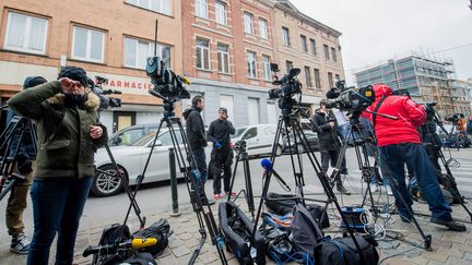 Le quartier de Molenbeek (Belgique) où Salah Abdeslam a été arrêté, investi par la presse en mars 2016. (MAXPPP)