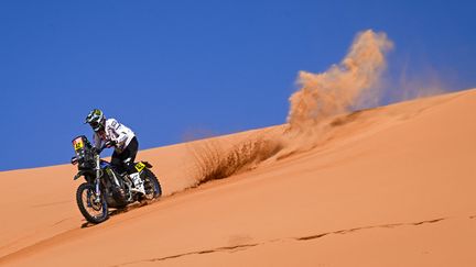 Adrien Van Beveren est le nouveau leader du classement général du Dakar motos. (ERIC VARGIOLU / DPPI)