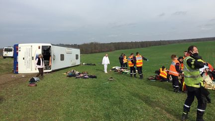 L'accident d'autocar a eu lieu entre Eauze et Manciet, dans le Gers. (MICHEL GABAS / FRANCE 3 OCCITANIE)