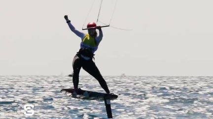 Lauriane Nolot est le phénomène du kitefoil.  Après avoir tout gagné en 3 ans, la Française, pétillante et détendue, vise cet été l'or à Marseille pour l'entrée de sa discipline aux Jeux Olympiques.