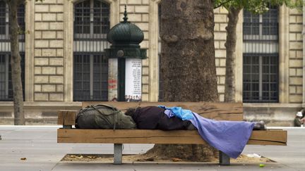 Chaque année, plusieurs centaines de personnes meurent dans la rue en France.&nbsp; (JACQUES LOIC / PHOTONONSTOP)