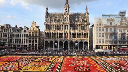 Un tapis de fleurs sur la Grand Place de Bruxelles, le 14 ao&ucirc;t 2012. (GEORGES GOBET / AFP)