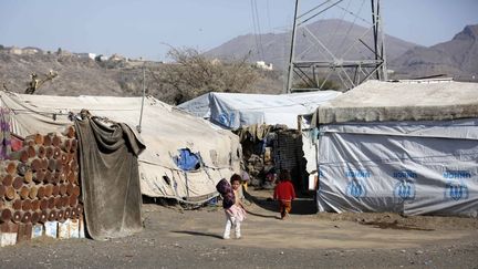 Un camp de réfugiés à Sanaa (Yémen), le 25 mars 2022. (MOHAMMED HAMOUD / ANADOLU AGENCY / AFP)