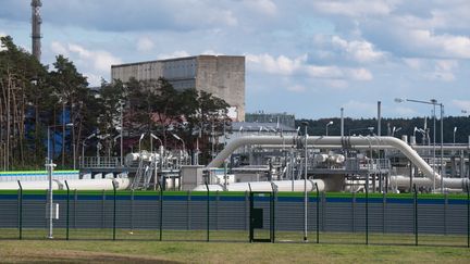 Les systèmes de canalisations de la station de réception de gaz du gazoduc Nord Stream 2 de la mer Baltique, à Lubmin (Allemagne), le 26 septembre 2022. (STEFAN SAUER / DPA / AFP)