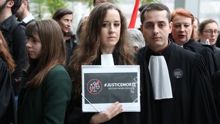 Les avocats et magistrats mobilisés au tribunal de grande instance de Nanterre (Hauts-de-Seine), le 30 mars. (MAXPPP)