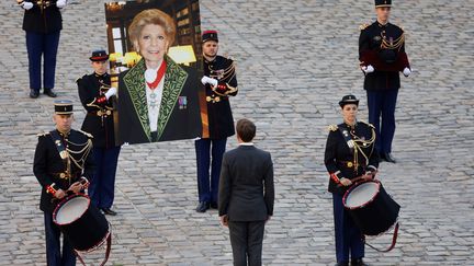 L'hommage d'Emmanuel Macron à Hélène Carrère d'Encausse.