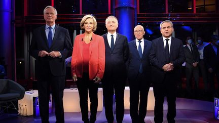 Les candidats à l'investiture LR posent sur le plateau de LCI, le 8 novembre 2021, à Boulogne-Billancourt (Hauts-de-Seine). (BERTRAND GUAY / AFP)