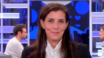 Le JT du 23h du samedi 4 février 2023 présenté par Sorya Khaldoun sur franceinfo est consultable en ligne en replay pour voir et revoir ce journal télévisé qui décrypte l'actualité. Retrouvez les dernières infos du week-end, les grands reportages, les interviews et les explications de la rédaction sur toute l’actualité nationale et internationale. (FRANCEINFO)