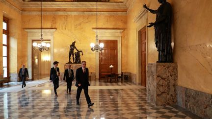 Le président de l'Assemblée nationale Richard Ferrand arrive à l'Assemblée pour prendre part à un débat sur la crise sanitaire le 21 mars 2020 à Paris. (LUDOVIC MARIN / AFP)