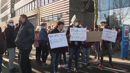 Hypermarchés : négociations sous pression entre Carrefour et les producteurs d'œufs