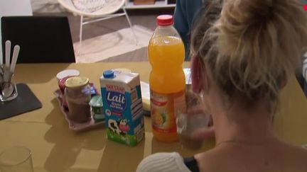 Face à la&nbsp;hausse des prix, les foyers défavorisés ont du mal à s'en sortir. (CAPTURE ECRAN FRANCE 2)