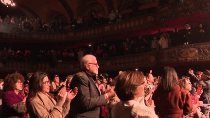 Le monde de la culture s'est mobilisé pour le peuple iranien, lundi 12 décembre, au Trianon à Paris. De nombreux artistes et intellectuels étaient présents. (franceinfo)