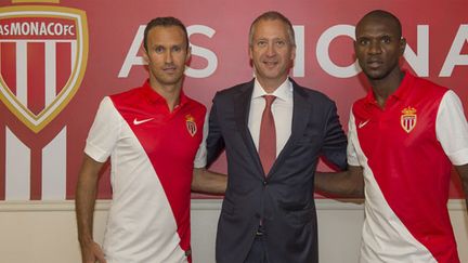 Ricardo Carvalho et Eric Abidal, ici entourant Victor Vasilyev, ont prolongé leur contrat à l'AS Monaco