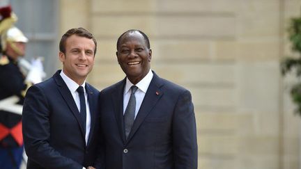 Emmanuel Macron et Alassane Ouattara, le 11 juin 2017 à Paris (Francois PAULETTO / Citizenside / AFP)