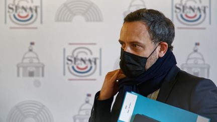 Le secrétaire d'Etat&nbsp;chargé de l'Enfance et des Familles, Adrien Taquet, lors d'une séance de questions au gouvernement, le&nbsp;20 janvier 2021 au Sénat. (DANIEL PIER / NURPHOTO / AFP)