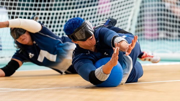 La joueuse de l'équipe de France de goalball Coralie Gonzalez, le 29 août 2024 à l'Arena Paris Sud. (KELLERMAN YONATHAN / AFP)