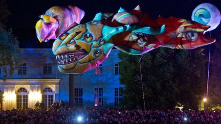 Les créatures des Plasticiens volants au dessus de la foule, Neuhardenberg, Allemagne, Mai 2013
 (Patrick Pleul / DPA / AFP)