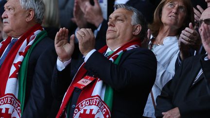 Viktor Orban assiste au match opposant la Hongrie à l'Angleterre en Ligue des nations, à&nbsp;Wolverhampton (Angleterre), le 14 juin 2022.&nbsp; (ADRIAN DENNIS / AFP)