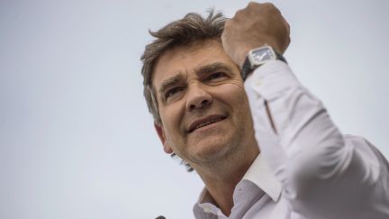 L'ex-ministre de l'Economie Arnaud Montebourg, &agrave; la F&ecirc;te de la Rose de Frangy-en-Bresse (Sa&ocirc;ne-et-Loire),&nbsp;le 24 ao&ucirc;t 2014. (JEFF PACHOUD / AFP)