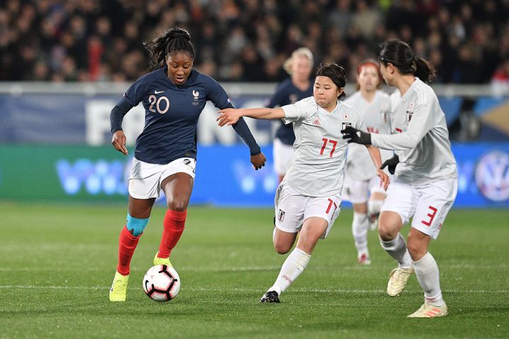 Kadidiatou Diani,&nbsp;joueuse de l'équipe de France de football, lors d'un match amical contre le Japon à Auxerre (Yonne), le 4 avril 2019. (JACK CHAN / XINHUA)