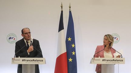 Le Premier ministre Jean Castex et la ministre de la Transition écologique, Barbara Pompili lors de la présentation du plan de relance, à Paris, le jeudi 3 septembre. (LUDOVIC MARIN / AFP)