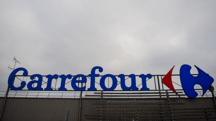 Un magasin Carrefour à Saint-Herblain (Loire-Atlantique), le 13 janvier 2021. (LOIC VENANCE / AFP)