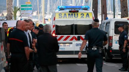 Les trois hommes bless&eacute;s par balle &agrave; Ajaccio (Corse) le 12 septembre 2013 &eacute;taient dans un&nbsp;restaurant japonais sur place en face de l'H&ocirc;tel de ville.&nbsp; (PASCAL POCHARD CASABIANCA / AFP)