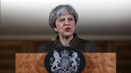 La Première ministre Britannique, Theresa May, annonce le 14 avril 2018, lors d'une conférence de presse à Downing Street (Londres), que les avions de combat britanniques ont visé une base militaire syrienne suspectée de détenir des ingrédients nécéssaires à la fabrication d'armes chimiques. (SIMON DAWSON / POOL)